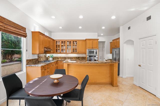 5032 Manor Ridge Ln, San Diego CA: https://media.crmls.org/mediaz/cb4c0cfe-ccff-4707-a4dd-b92ee9f222ab.jpg