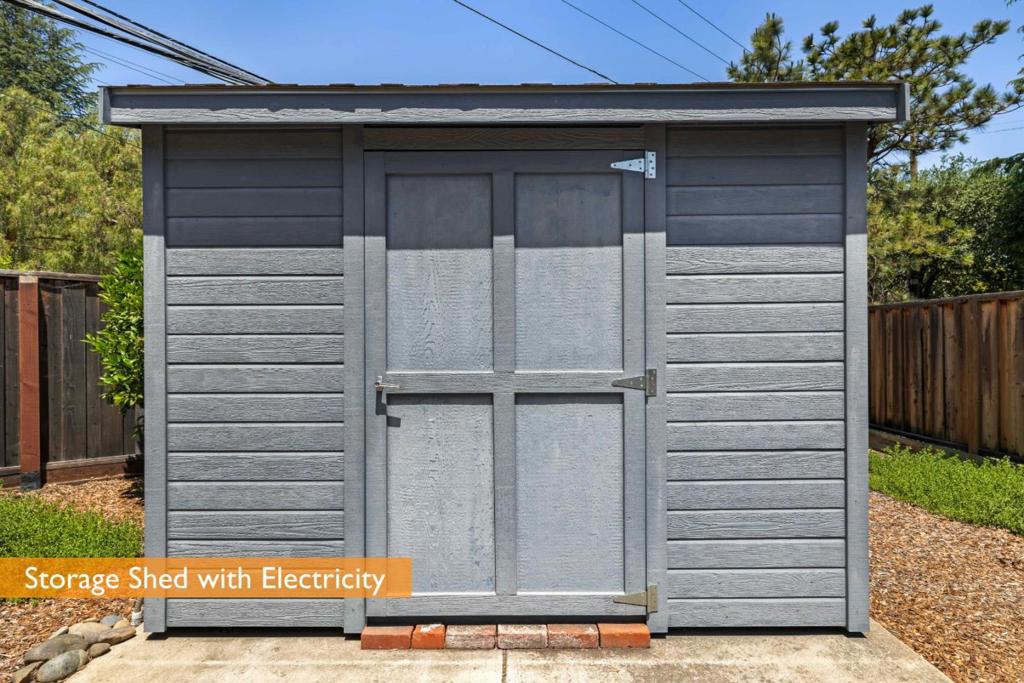 https://media.crmls.org/mediaz/cb4c2839-59b0-48c1-8a0d-18b9769b66d2.jpg?preset=X-Large