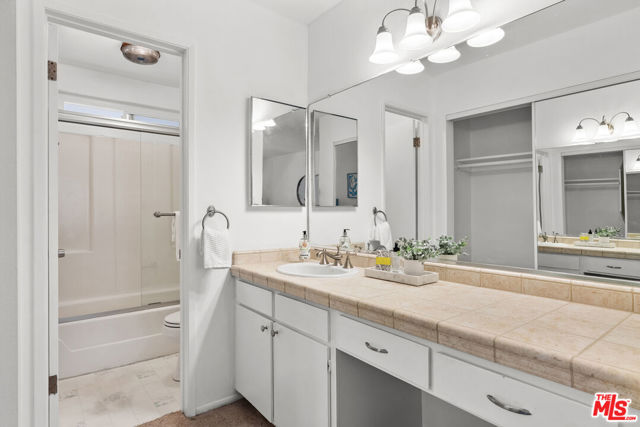 1885 Veteran Avenue, Los Angeles CA: https://media.crmls.org/mediaz/cb4c465b-2e28-4645-af26-8c748f0e468f.jpg