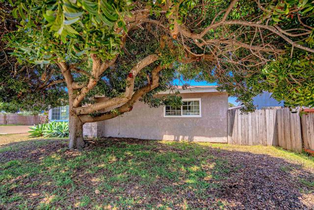 765 Elkwood Ave, Imperial Beach CA: https://media.crmls.org/mediaz/cb4c6bb6-7a15-4400-8079-d77a6e9c374a.jpg