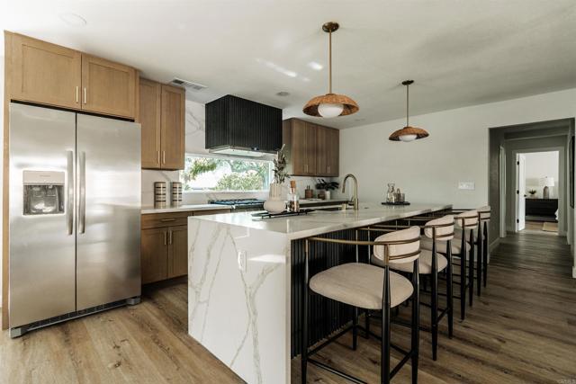 Detail Gallery Image 6 of 32 For 2275 Ivy Rd, Oceanside,  CA 92054 - 3 Beds | 2 Baths