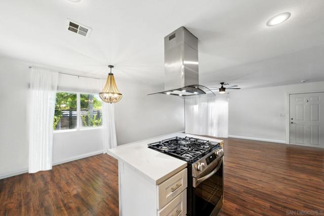514 18 W 10th Ave, Escondido CA: https://media.crmls.org/mediaz/cb4d7697-00c0-4211-9738-e90ceb567db5.jpg