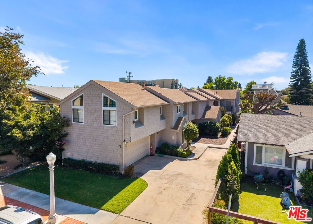 Multifamily at 318 E Wilshire Avenue