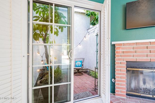 1642 Cayton Avenue, Simi Valley CA: https://media.crmls.org/mediaz/cb4dca4b-f2ef-494e-b2c0-e5f68c210dc5.jpg