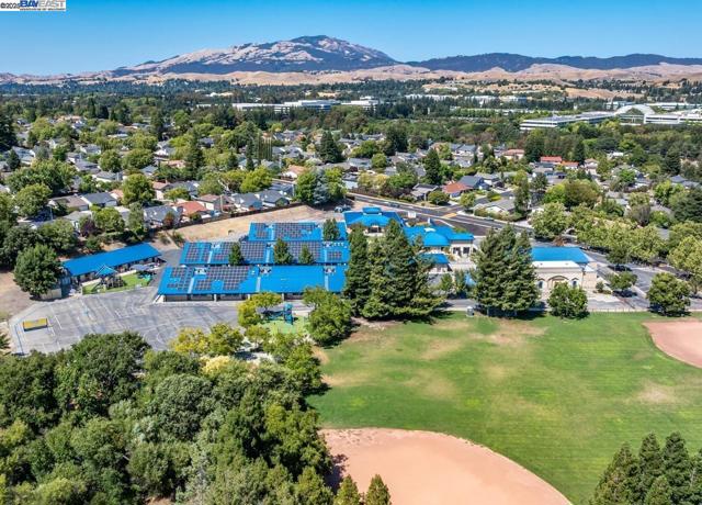 2485 Talavera Dr, San Ramon CA: https://media.crmls.org/mediaz/cb4e1053-fa41-4e99-8a3f-a92f494a8fe3.jpg