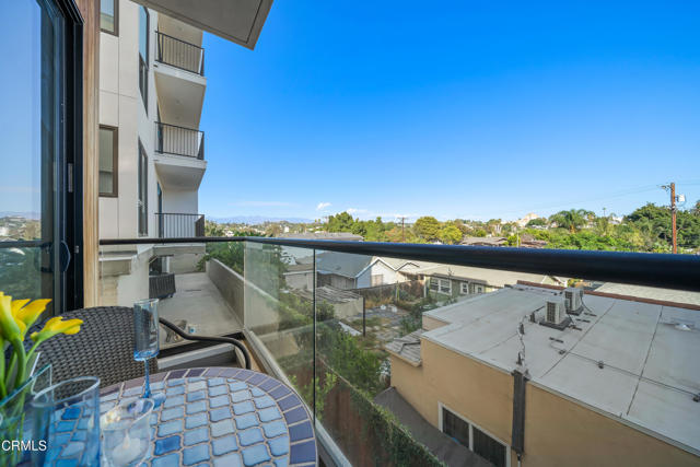 Detail Gallery Image 8 of 15 For 3221 W Robinson Lane Ln, Los Angeles,  CA 90026 - 3 Beds | 2/1 Baths
