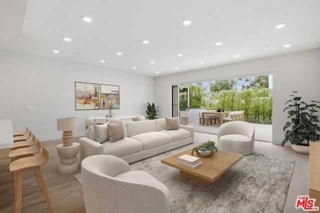 505 S Barrington Avenue, Los Angeles CA: https://media.crmls.org/mediaz/cb4f8a31-bf44-4903-9454-9782b66a5f38.jpg
