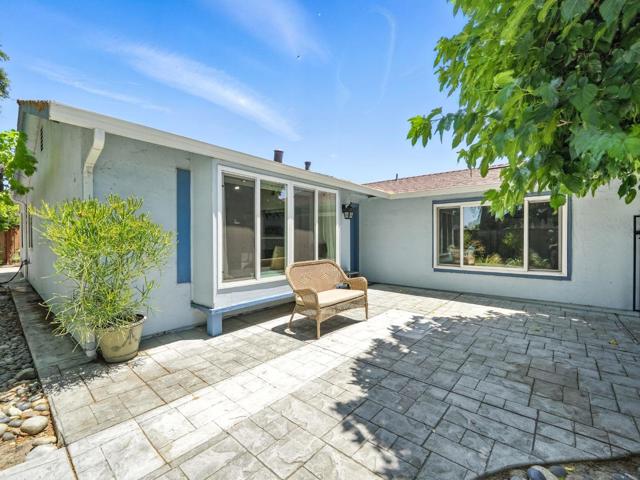 1641 Rue Avati, San Jose CA: https://media.crmls.org/mediaz/cb4f8fd4-5f9d-4717-80fe-1798c487ab5d.jpg