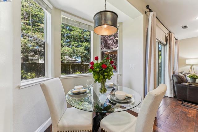 1159 Vintner Pl, Livermore CA: https://media.crmls.org/mediaz/cb4fe1f6-260e-4251-8c23-a698b1761a27.jpg
