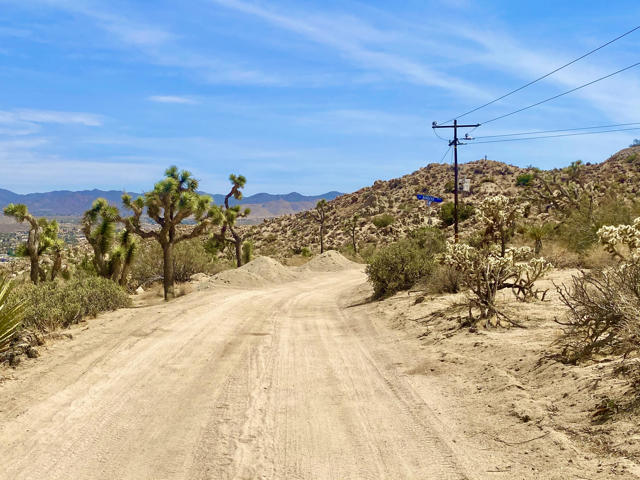 104 Bandera Road, Yucca Valley CA: https://media.crmls.org/mediaz/cb5047a8-fb98-4319-b6b7-0ea0ce5cf140.jpg