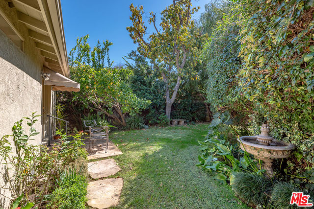 14200 Chandler Boulevard photo 4