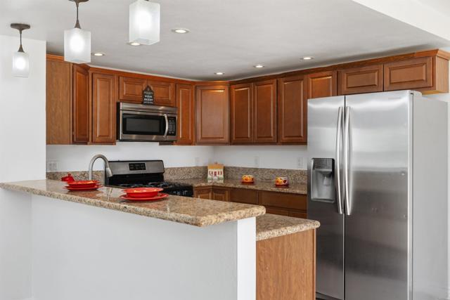 Detail Gallery Image 12 of 42 For 333 Melrose Dr. #F,  Vista,  CA 92083 - 1 Beds | 1 Baths