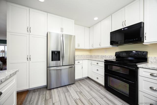14543 High Pine St, Poway CA: https://media.crmls.org/mediaz/cb5060ad-2d33-4c1a-a04a-6415b58704c9.jpg