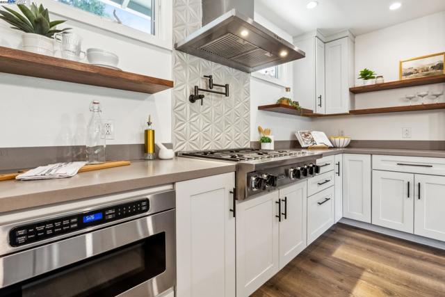 3134 Terry Ct, Castro Valley CA: https://media.crmls.org/mediaz/cb509cd9-863f-4595-a0e2-301862987c56.jpg
