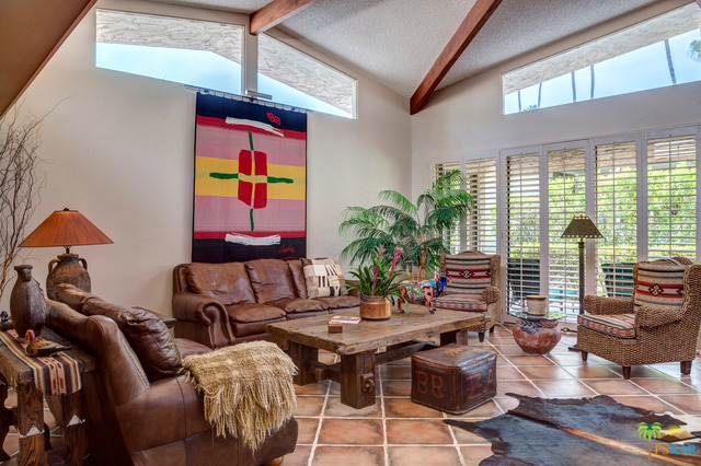 1597 E Sierra Way, Palm Springs CA: https://media.crmls.org/mediaz/cb5130e2-64ec-4775-877b-911188cd5653.jpg