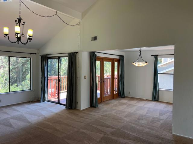 3242 Monika Ln, Hayward CA: https://media.crmls.org/mediaz/cb51c3eb-7982-4def-a6d7-037011b7b40a.jpg