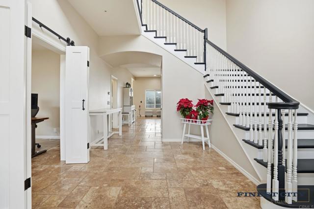 Detail Gallery Image 2 of 65 For 1925 Robinhood Rd, Vista,  CA 92084 - 5 Beds | 4/1 Baths