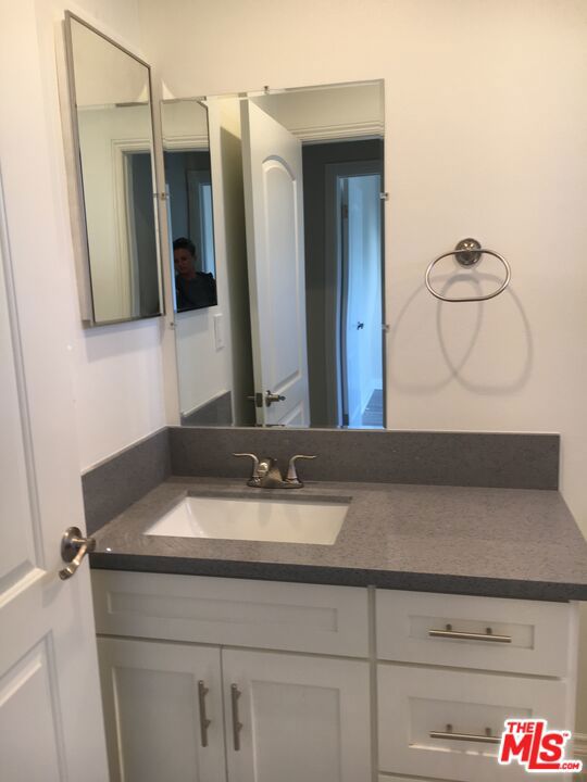 523 N Benton Way, Los Angeles CA: https://media.crmls.org/mediaz/cb5258c1-2a8c-412e-9869-e13709d55757.jpg