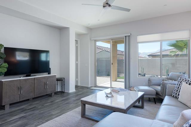 37 Chianti, Rancho Mirage CA: https://media.crmls.org/mediaz/cb5263e6-640a-4a4b-b049-d97918cca474.jpg