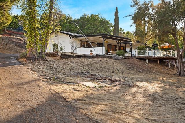 3918 Calavo Dr, La Mesa CA: https://media.crmls.org/mediaz/cb529d87-4667-4241-90da-3bbcd632b9cf.jpg