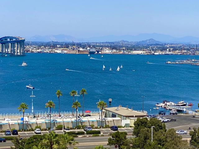 1830 Avenida Del Mundo, Coronado CA: https://media.crmls.org/mediaz/cb52c361-0da9-4786-9d43-443fbe606182.jpg
