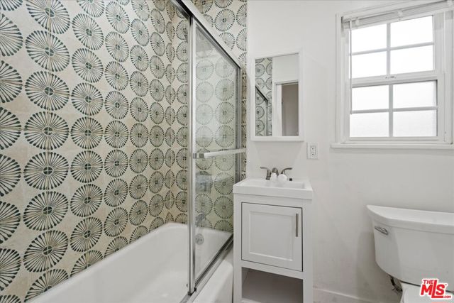 205 1/2 S Reeves Drive, Beverly Hills CA: https://media.crmls.org/mediaz/cb52e9fe-8eac-4e76-9e8b-adfdc4f667f2.jpg