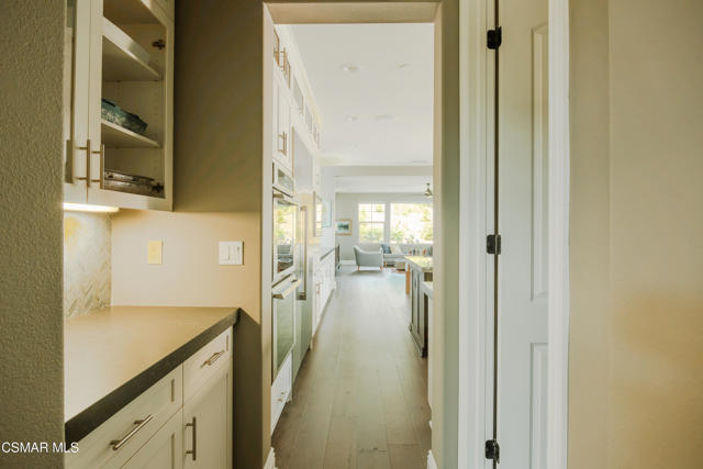 1323 Arroyo View Street, Thousand Oaks CA: https://media.crmls.org/mediaz/cb536ae3-b30c-419a-8b04-246382227b11.jpg