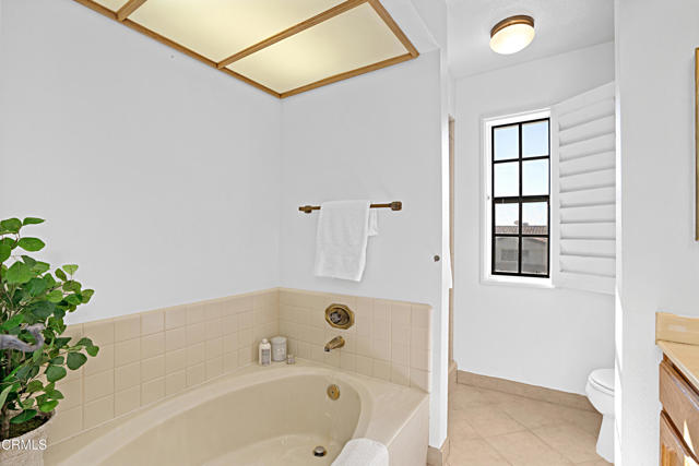 Detail Gallery Image 17 of 26 For 24571 Indian Hill Ln, West Hills,  CA 91307 - 3 Beds | 2 Baths