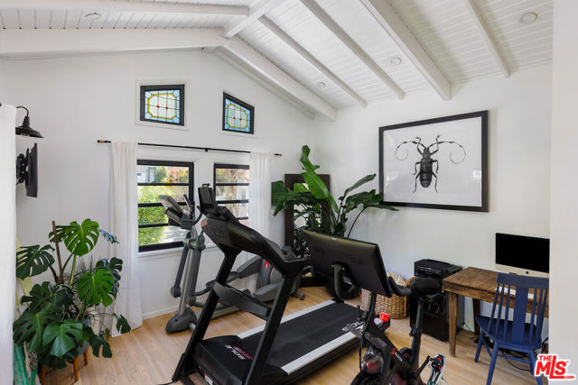 8421 Kirkwood Drive, Los Angeles CA: https://media.crmls.org/mediaz/cb547d4e-1f6e-4547-9895-4dfce8e481bb.jpg