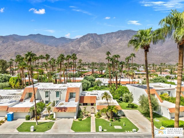 3351 Andreas Hills Drive, Palm Springs CA: https://media.crmls.org/mediaz/cb549cfa-ab10-444f-a0f3-41fec8194394.jpg
