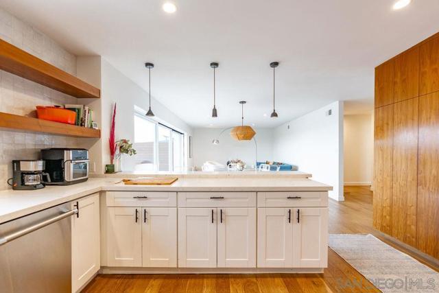5745 Soledad Mountain Road, La Jolla CA: https://media.crmls.org/mediaz/cb54bd69-94e5-430d-928e-01e7ee629879.jpg