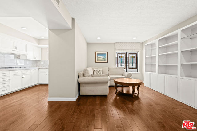 1490 Palisades Drive, Pacific Palisades CA: https://media.crmls.org/mediaz/cb54c7e4-7fba-4c7c-bab2-8033c0b4d9cd.jpg