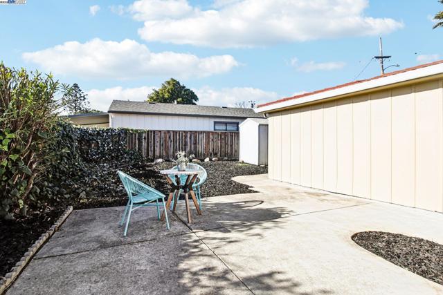 35593 Cleremont Dr, Newark CA: https://media.crmls.org/mediaz/cb54cb35-1890-485f-a433-465c90066255.jpg