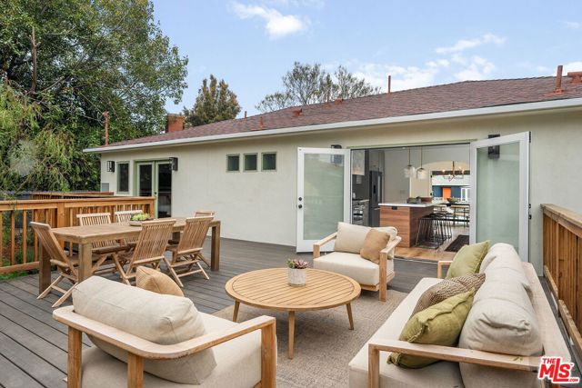 5215 Parkglen Avenue, Los Angeles CA: https://media.crmls.org/mediaz/cb550f76-6ab7-4149-a388-3468330267f7.jpg