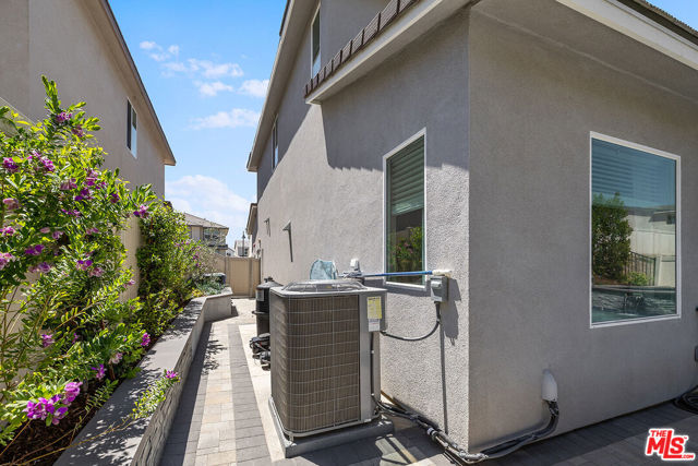 18113 Tableau Way, Santa Clarita CA: https://media.crmls.org/mediaz/cb55b40a-49f0-4c68-ac25-c37ab6ddf421.jpg