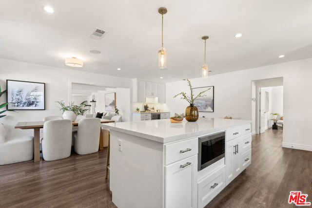 7322 W 91st Street, Los Angeles CA: https://media.crmls.org/mediaz/cb55d217-b5ec-4d52-b570-8da62fa60ad2.jpg