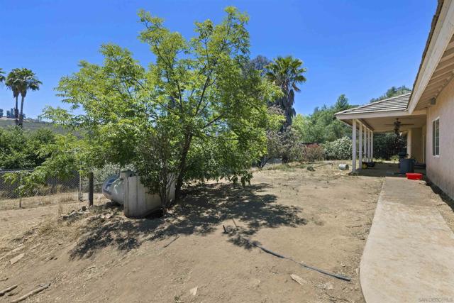 24849 Pappas Rd, Ramona CA: https://media.crmls.org/mediaz/cb55e579-716c-484b-bd7c-cc27027cfccd.jpg