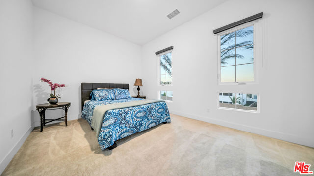 12553 N Ridgeline Road, Porter Ranch CA: https://media.crmls.org/mediaz/cb56099c-12fa-46d3-bfdd-eb53031a0674.jpg