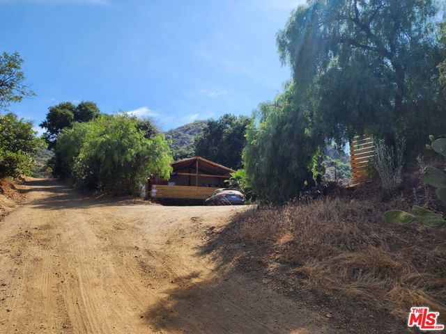 118 W Carlisle Road, Westlake Village CA: https://media.crmls.org/mediaz/cb569c74-2fdf-41e5-9651-27c853afd046.jpg