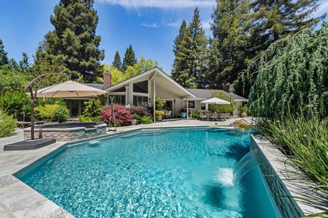 2360 Holly Oak Drive, Danville CA: https://media.crmls.org/mediaz/cb56e04e-591a-4ea7-b24b-40821ca52745.jpg