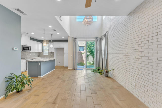 232 Paseo Gusto, Palm Desert CA: https://media.crmls.org/mediaz/cb5776df-f723-4b87-98c4-d2a96441323f.jpg