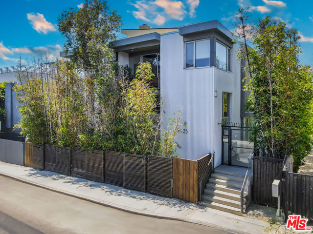 25 Brooks Avenue, Venice CA: https://media.crmls.org/mediaz/cb577e37-4287-4883-8d27-abd833d79316.jpg