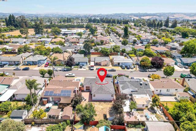23639 Odom Dr, Hayward CA: https://media.crmls.org/mediaz/cb57acc1-7270-4fa2-b604-0fa1b195e099.jpg