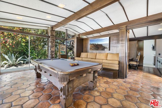1760 Carla, Beverly Hills CA: https://media.crmls.org/mediaz/cb57d1f4-731d-468b-82a4-272a4fb02b5d.jpg