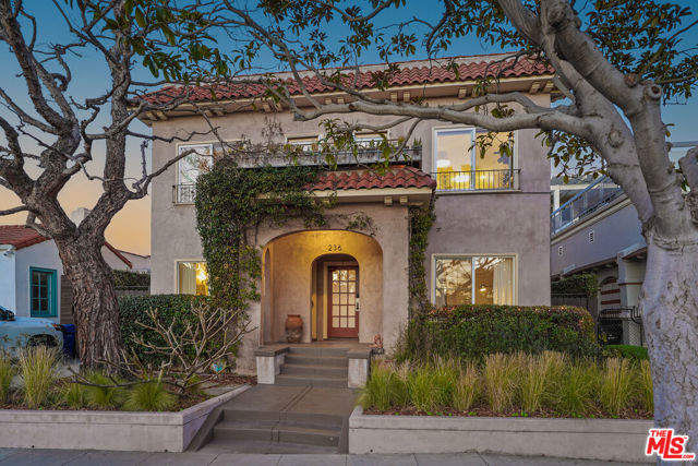 236 S 5th Avenue, Venice CA: https://media.crmls.org/mediaz/cb58259a-ad2f-4372-992f-dab1a0d5ef68.jpg