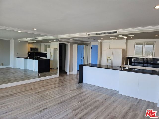 2160 CENTURY PARK EAST, Los Angeles CA: https://media.crmls.org/mediaz/cb585f1b-847e-4522-b4cf-7e288779026e.jpg