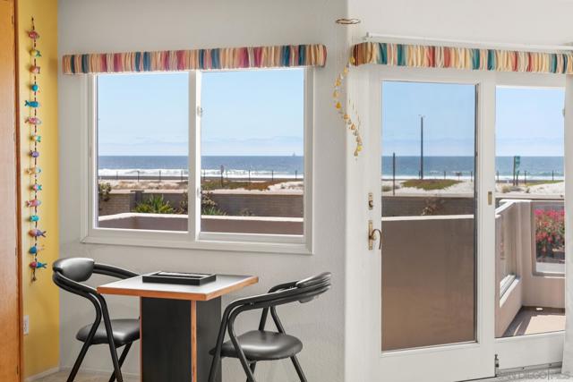 54 Half Moon Bend, Coronado CA: https://media.crmls.org/mediaz/cb588e99-a3ba-450b-9521-dd5db3bd18cf.jpg