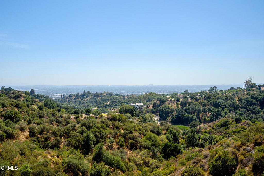 https://media.crmls.org/mediaz/cb5894a8-11f5-4f3b-969d-4e79f73f9737.jpg?preset=X-Large