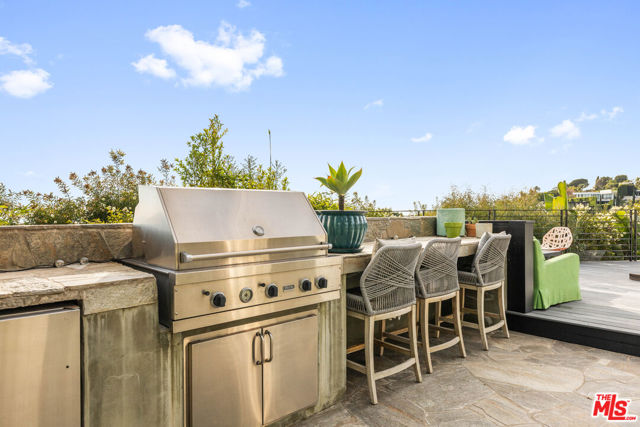 1501 Viewsite Terrace, Los Angeles CA: https://media.crmls.org/mediaz/cb58a9ce-87e0-4cb6-98d8-28d2ee7f5cdb.jpg