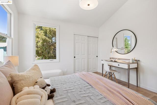 101 Palm Dr, Piedmont CA: https://media.crmls.org/mediaz/cb58b7bb-de90-4e1a-9e0f-296c4a3b348b.jpg